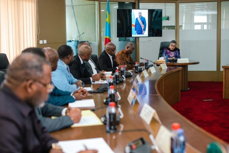 Judith Suminwa annonce une réponse humanitaire d’urgence après le retrait du M23 à Uvira