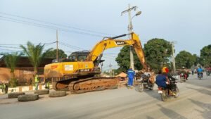 Une centaine de poteaux électriques déplacés pour l’élargissement de l’avenue Inga à Mbuji-Mayi