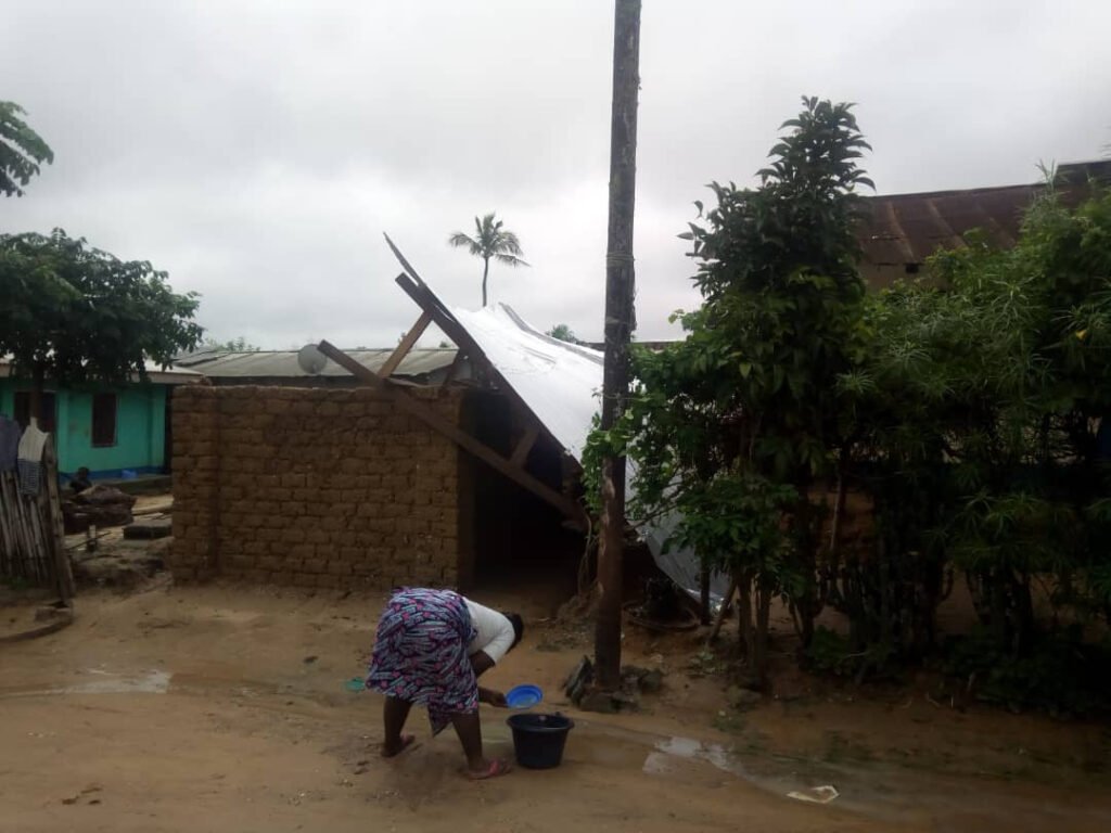 Deux morts et plus de 2 000 maisons endommagées après une pluie diluvienne à Kindu