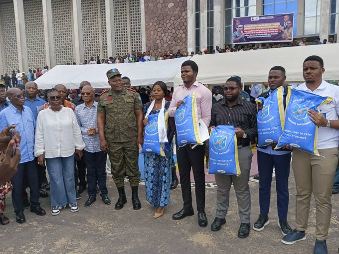 Les étudiants de l’UNIKIN, ISP et UPN reçoivent la semoule de maïs du Service national