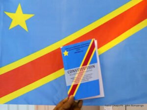 20 ans de la Constitution : controverse entre les partisans de sa stabilité et de son changement