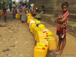 Accès difficile à l’eau potable dans plusieurs quartiers de Kinshasa