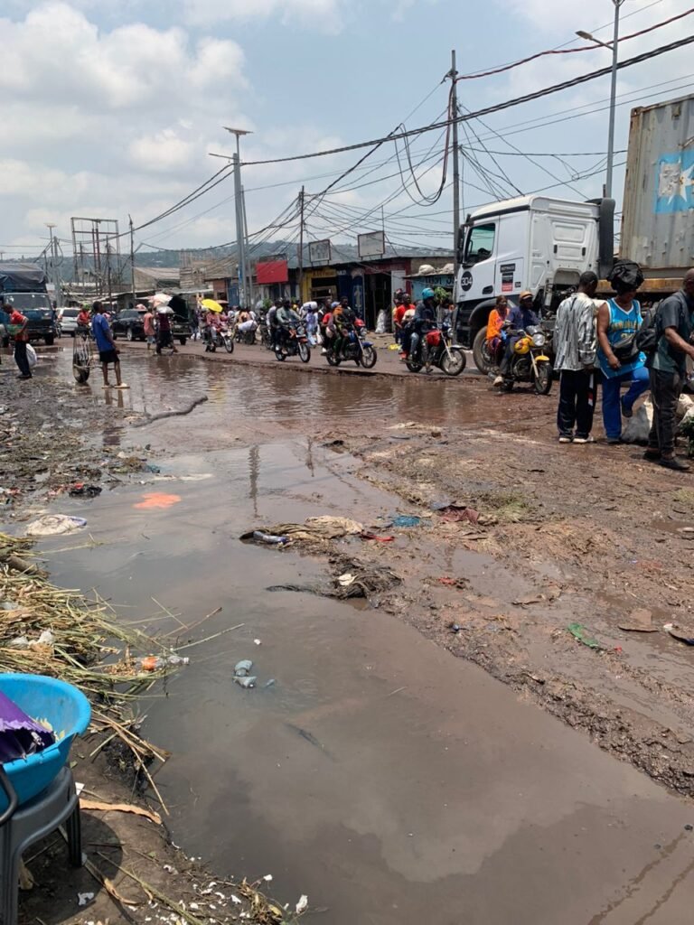La dégradation de la route Kinshasa-Matadi provoque de gros embouteillages à Matadi Kibala