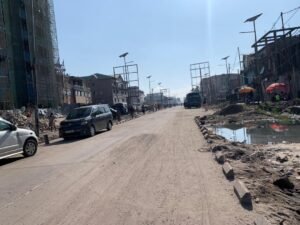 La réhabilitation de l’avenue Kabambare progresse, la mobilité autour du marché central de Kinshasa en voie de s’améliorer