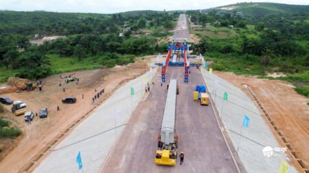 Projet Rocades : pose de la première poutre du pont Mfuti à Kasangulu