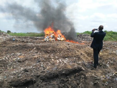 Incinération de médicaments et marchandises périmés à Uma (Tshopo)
