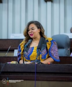 Thérèse Kayikwamba sommée de s’expliquer à l’Assemblée sur l’accueil des migrants expulsés des USA