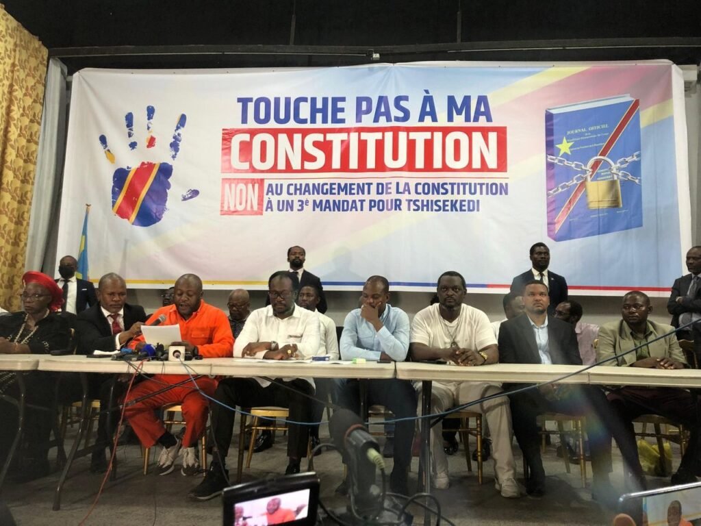 Révision constitutionnelle en RDC : l’opposition et la société civile dénoncent une « distraction » et une « rébellion »