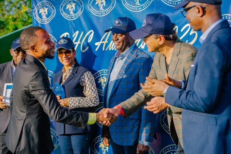 PHC Awards 2025 : plus de 60 agents et cadres récompensés pour leur contribution