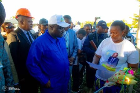 Muhindo Nzangi satisfait du rendement des semis de café Robusta et de cacao à Kindu