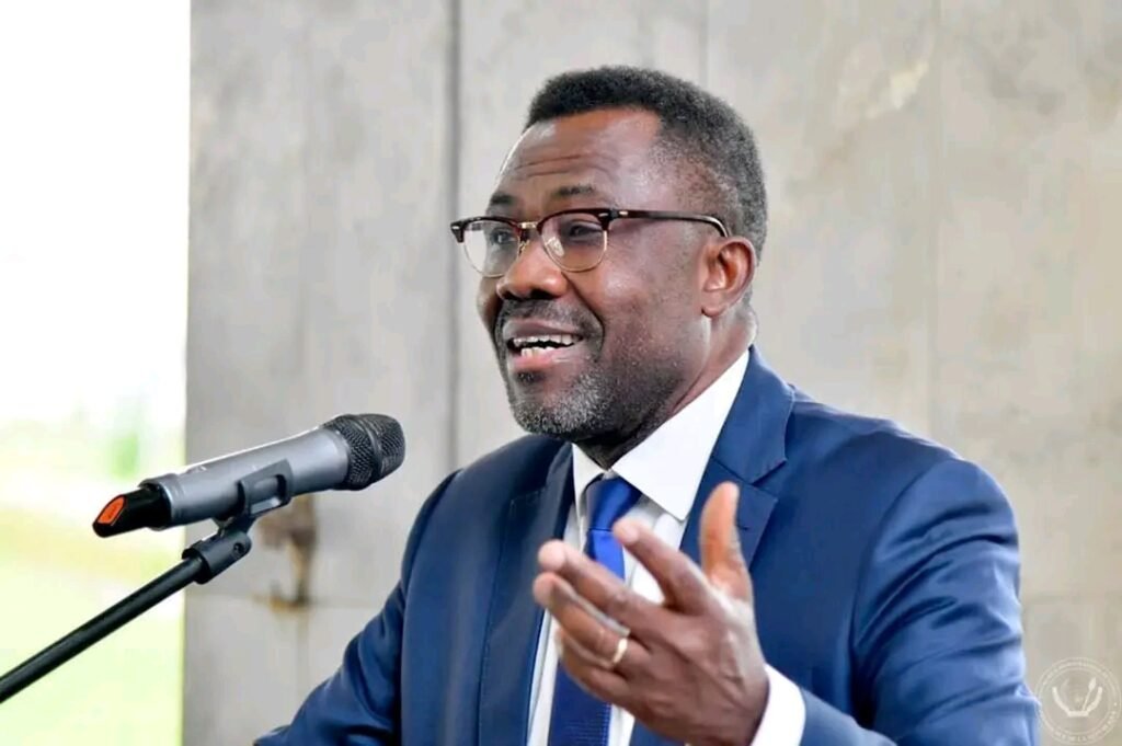 FECOFA : au bout d’un scrutin à la soviétique, Véron Mosengo Omba prend les commandes du football congolais
