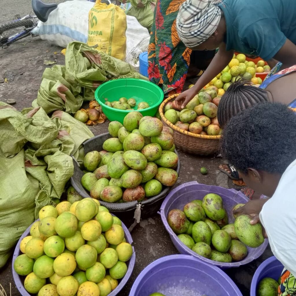 Des fruits abondants sur le marché de Kinshasa, mais très peu de consommateurs