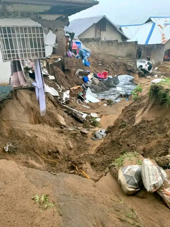 Érosion à Kinshasa : plusieurs habitations du quartier Plateau 1 menacées de disparition