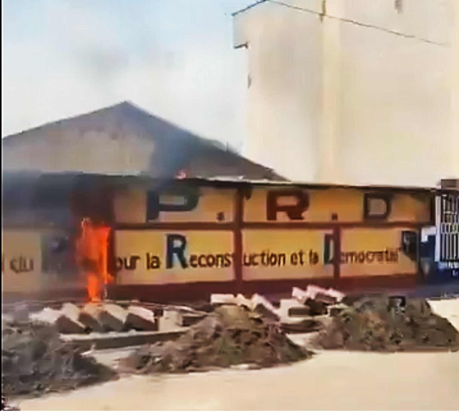 Le siège du PPRD incendié lors d’une marche de l’UDPS à Kinshasa