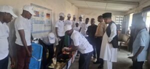 Tabaski : la Communauté Ahmadiyya offre des repas chauds à plus de 300 détenus de la prison de Bandundu