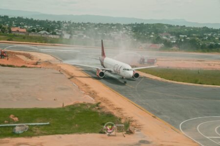 Le Potentiel : « Ebola en RDC : 343 cas confirmés, le gouvernement réajuste sa riposte et annonce la réouverture de l’aéroport de Bunia »