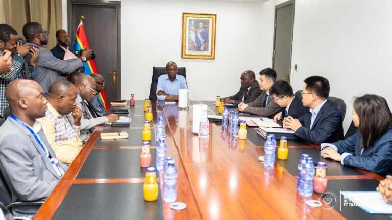 Signature des contrats pour le bitumage de plus de 200 km de route entre Mbanga et Lualaba