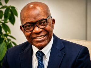 Projet de loi sur le référendum : l’ancien sénateur Michel Bongongo appelle le Sénat à faire preuve de « sagesse et prudence »