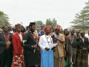 Les chefs coutumiers plaident pour un « arbre à palabres » sur la révision de la Constitution