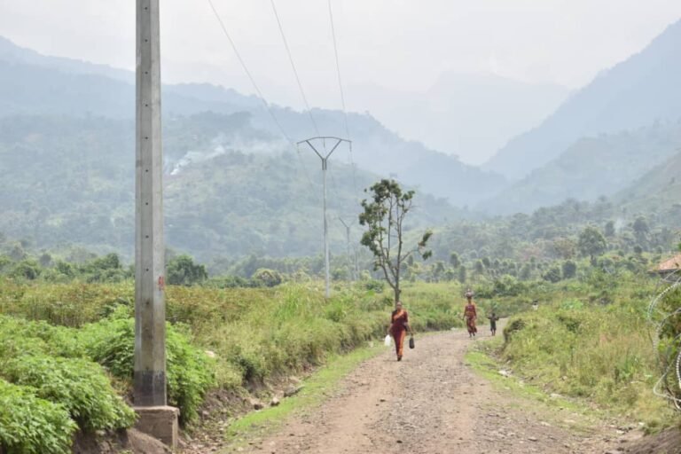 La dégradation de la route Mwenda-Kikingi paralyse l’économie et la sécurité à Ruwenzori