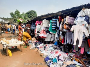 La saison sèche modifie les habitudes vestimentaires et sanitaires des habitants de Mont‑Ngafula