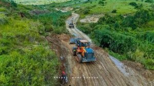 La route stratégique Bunia-Kasenyi en plein délabrement : les usagers réclament la reprise urgente des travaux