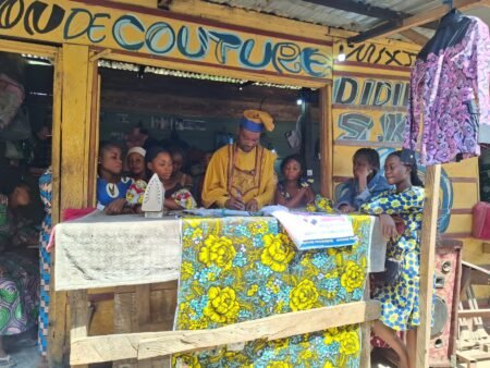 La mode africaine habille les jeunes filles de Matadi et crée des opportunités