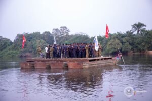 Luozi isolé après la panne du bac sur le fleuve Congo