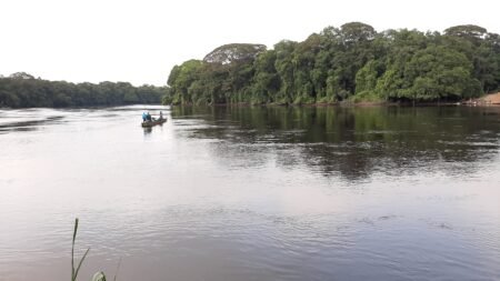 Les recherches se poursuivent après le naufrage d’une pirogue sur la rivière Lulua