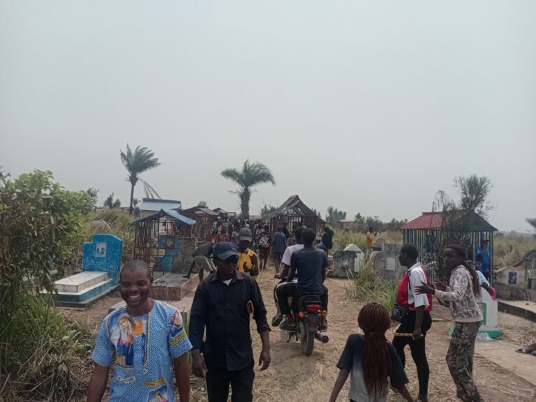 1er août à Kinshasa : les cimetières pris d’assaut à l’occasion de la Journée des parents et du souvenir des disparus
