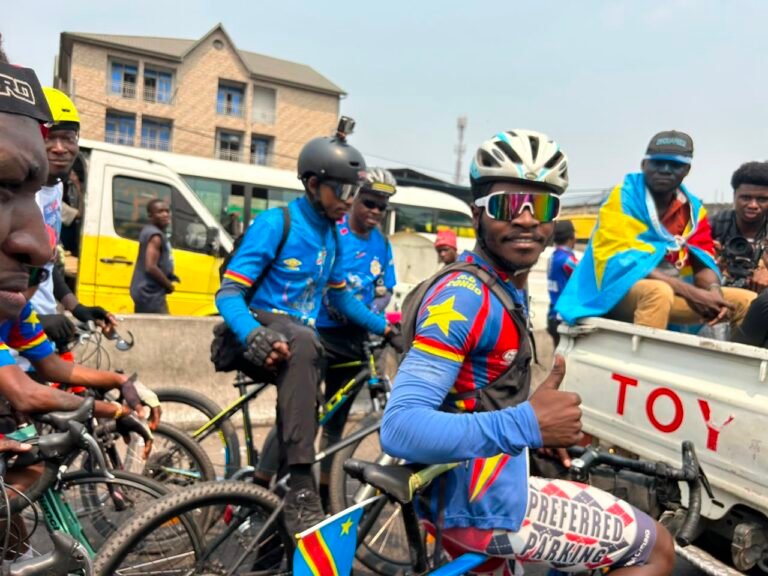 « Pedals for Peace » : Miguel Masaïsaï fait étape à Kinshasa et porte le plaidoyer pour la paix dans l’Est de la RDC
