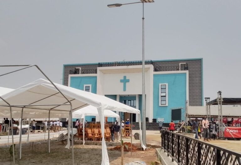 Inauguration de la basilique de la paroisse Notre Dame de l’Espérance à Mbuji-Mayi