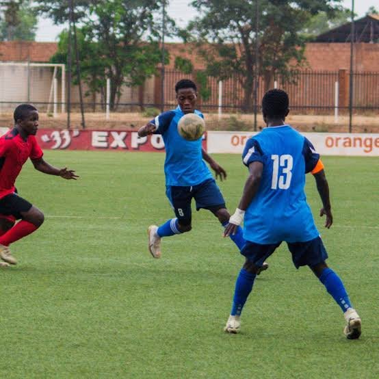 LINAFJ U17 : Gecos corrige Mandeko et prend les rênes du groupe A